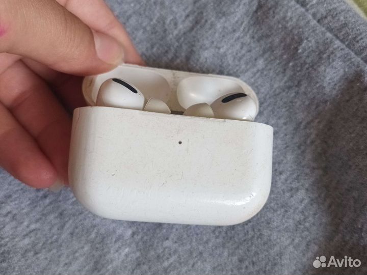 Беспроводные наушники airpods
