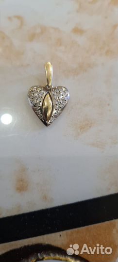 Подается золотая подвеска 750 проба