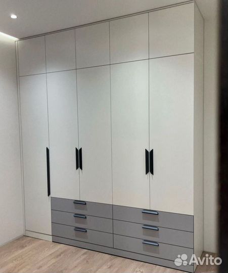 Шкаф распашной Белый