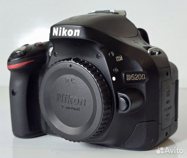 Nikon D5200 Kit AF-S 18-55mm f/3.5-5.6G VR II