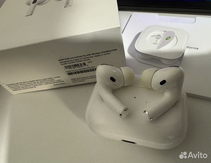 AirPods Pro with Wireless Charging Case