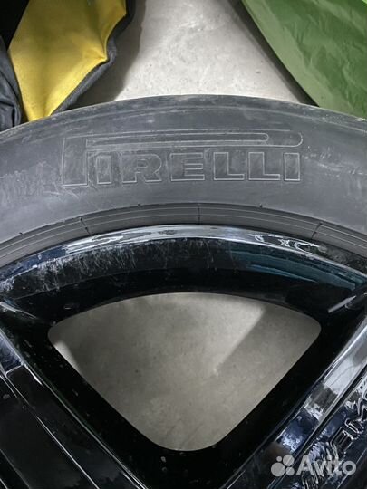 Pirelli P Zero 275/40 R19 101Y