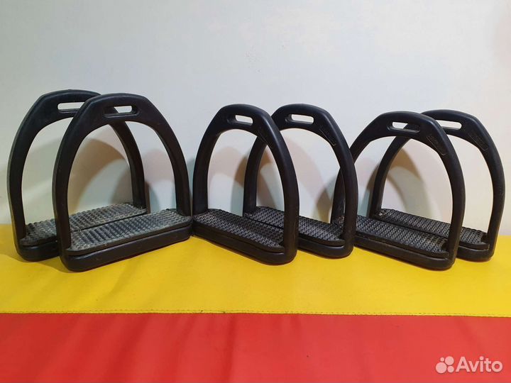 Стремена б/у безопасные пластиковые классика