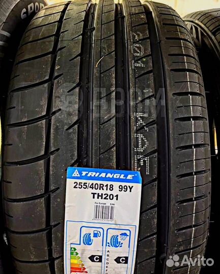 Triangle Sports TH201 255/40 R18 99Z