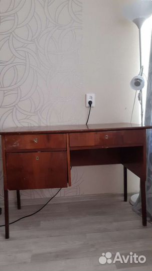 Письменный стол, Румыния