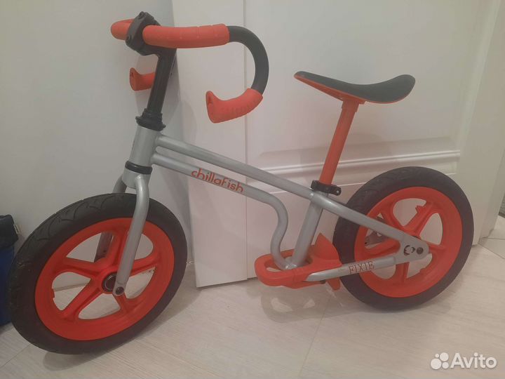 Беговел Chillafish Fixie, красный