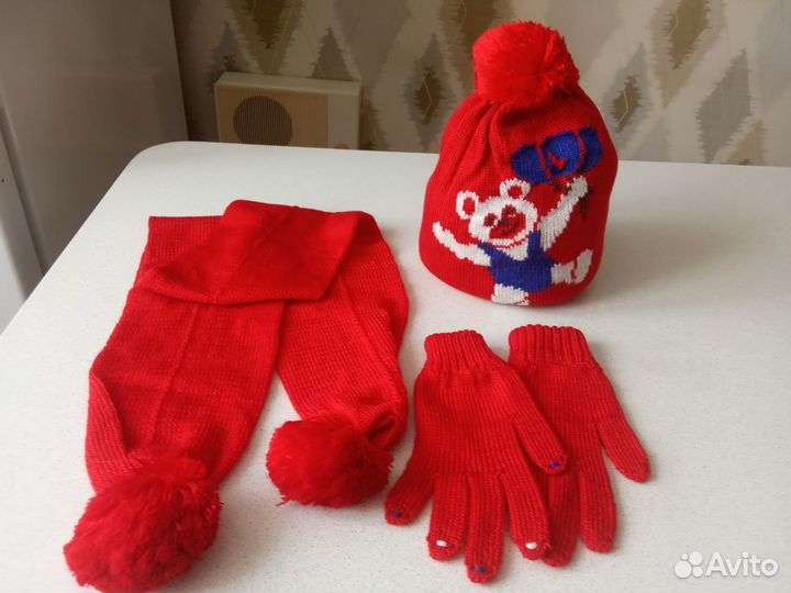 Детский комплект шапка, шарфик,перчатки и трусы
