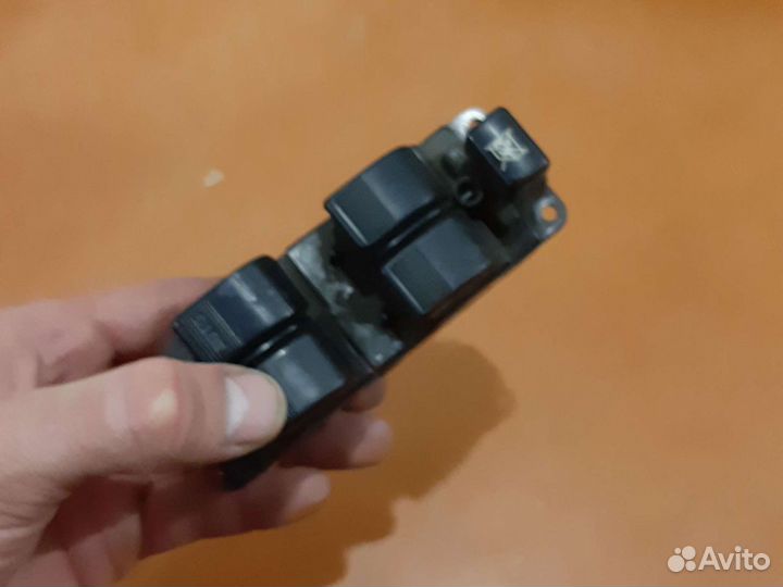 Блок управления стеклоподьемниками