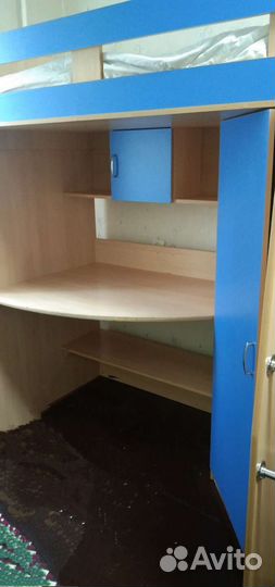 Кровать чердак со столом и шкафом бу