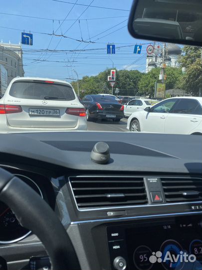 Магнитный держатель телефона в машину