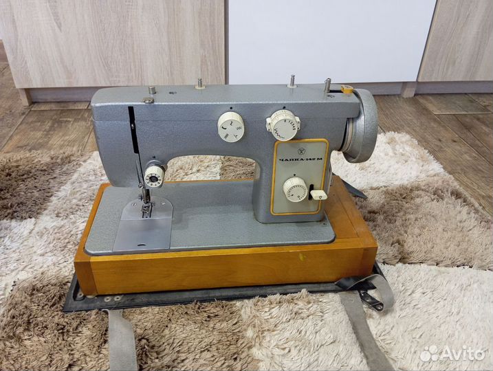 Швейная машина Чайка 142м