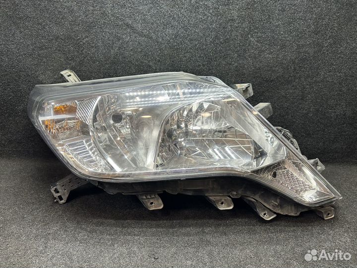 Правая фара Toyota Land Cruiser Prado 150 13-17г