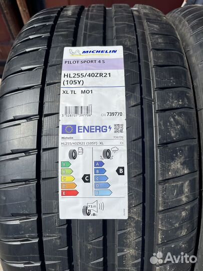 Michelin Pilot Sport 4 S 255/40 R21 и 285/35 R21