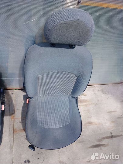 Сиденья передние Peugeot 206