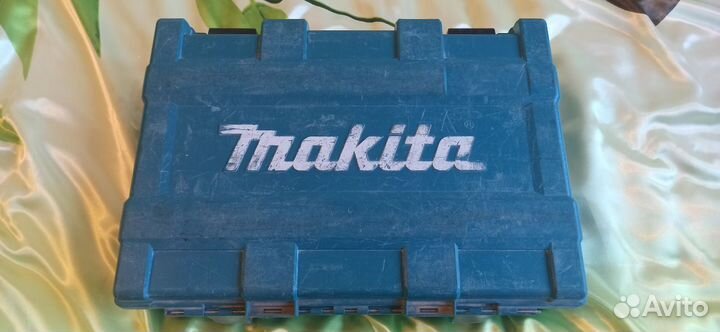 Makita HR2653 Перфоратор с пылесосом SDS+ (б/у)