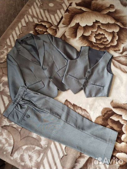Костюм тройка на мальчика 110