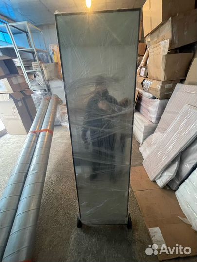 Зеркало напольное на колесах