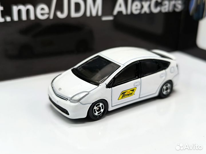 Toyota Prius 1:64, белый цвет, в наличии