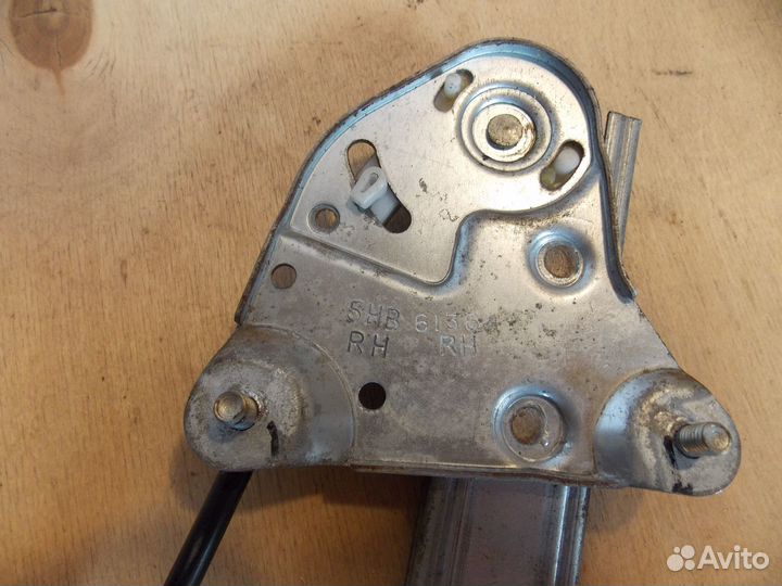 Стеклоподъемник задний правый Mazda 626 GE 91-97г