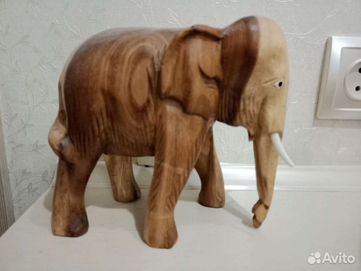 Статуэтка слона из дерева