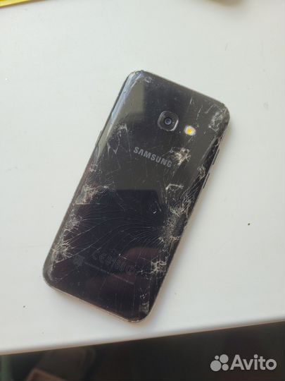 Samsung Galaxy A3 (2017) SM-A320F/DS, 2/16 ГБ
