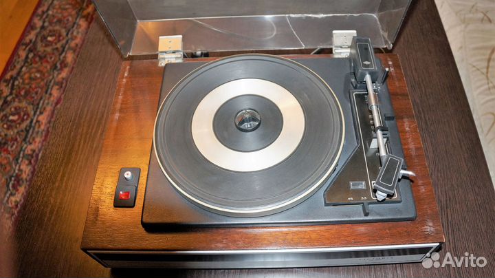 Виниловый проигрыватель