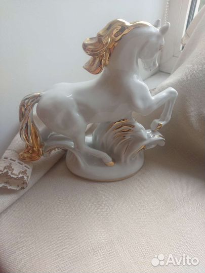 Статуэтка Конь
