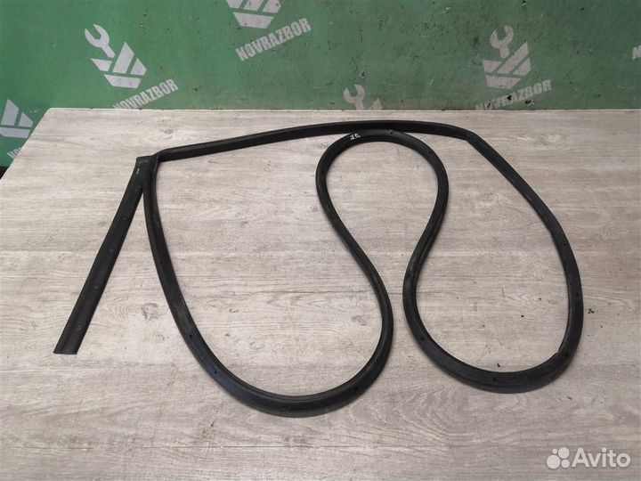 Уплотнитель двери Хендай i30 12-17