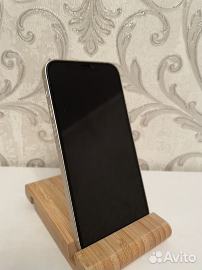 iPhone 12, 64 ГБ