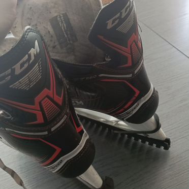 Коньки хоккейные