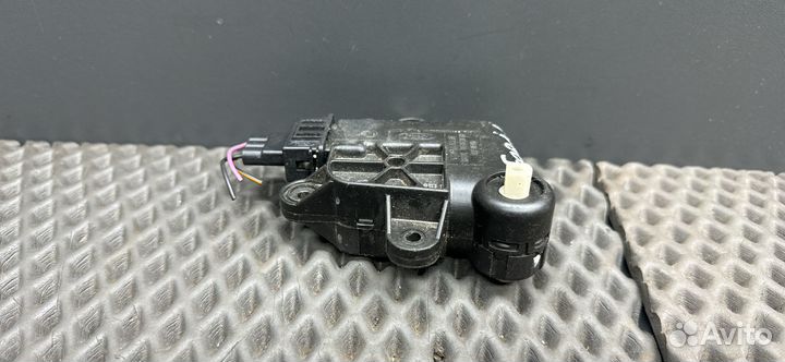 Моторчик заслонки печки Ford Ka 2000