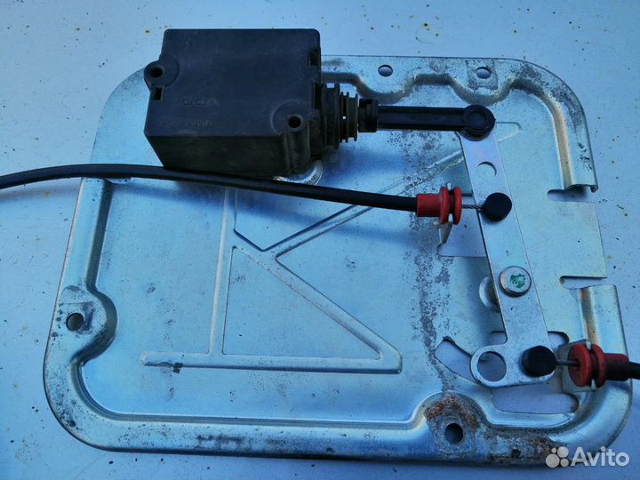 Нижний замок багажника BMW X5, E53