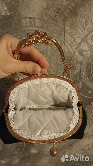 Черная бархатная сумка с фермуаром