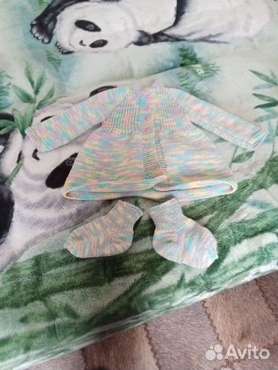 Вязаный комплект кардиган и носки ручной работы