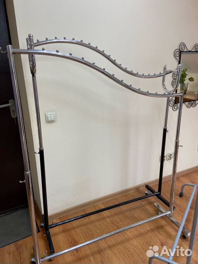 Вешалка для одежды напольная металлическая