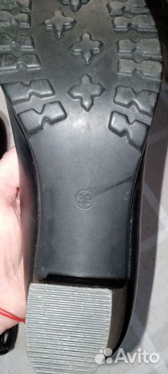 Туфли женские 38 размер черные с ремешком