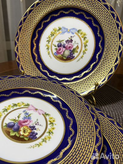 Антикварная тарелка. Желтые цветы