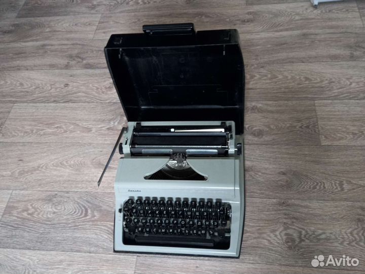 Печатная машинка Любава