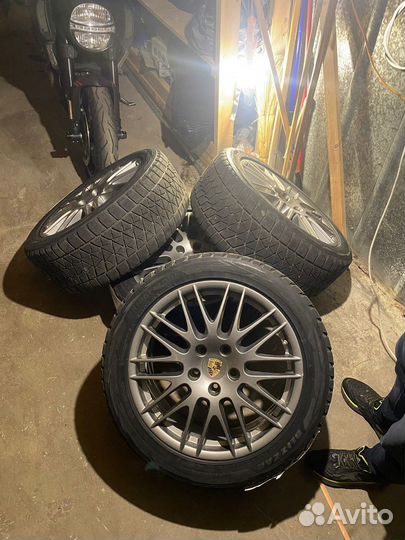 Комплект диски Porshe с резиной Blizzak 275/40 R20