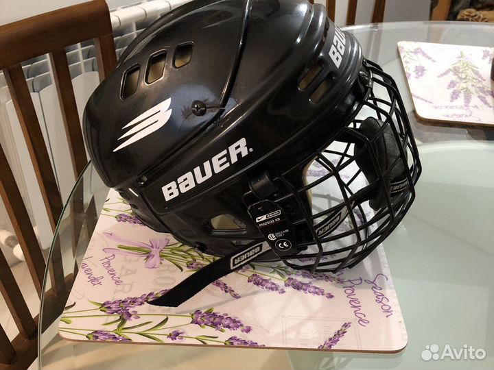 Хоккейный шлем