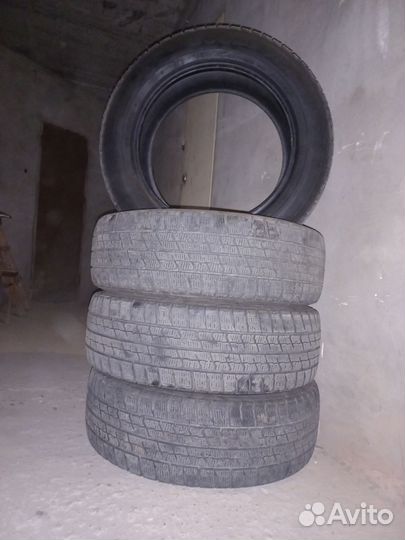 Goodyear Ice Navi Zea II 215/60 R17