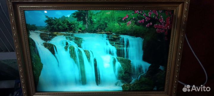 Светящаяся картина с водопадом и звуками птиц
