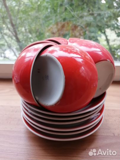 Чайные чашки с блюдцами