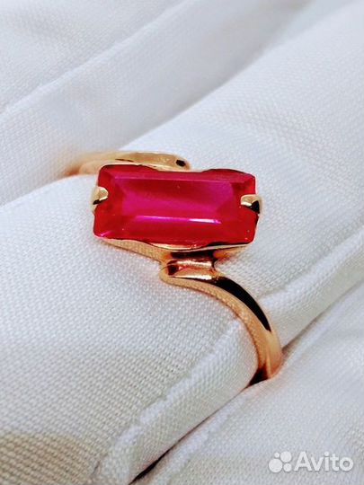 Золотое кольцо с камнем 20р