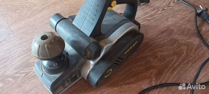 Рубанок электрический