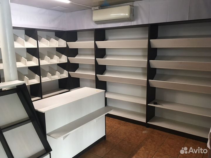 Торговые стеллажи в бутик