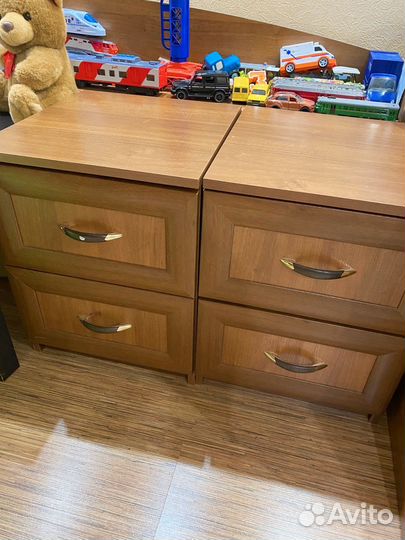 Тумбочка прикроватная