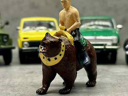 Коллекционная фигурка В.В Путин на медведе 1:43