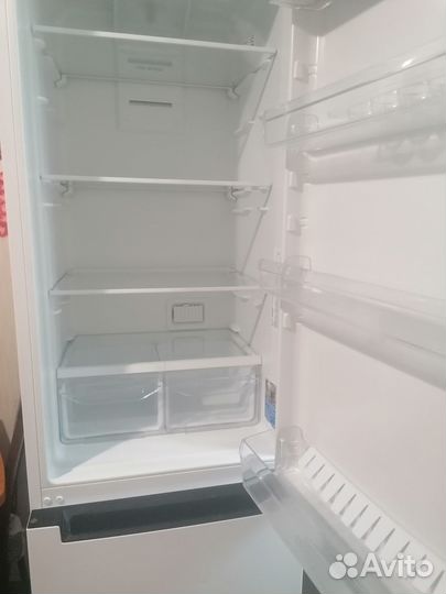 Холодильник Indesit DF5200W