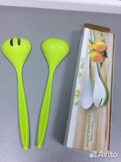 Кувшин и набор приборов из пластика